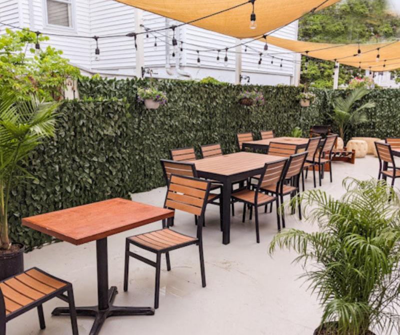 Restaurant outdoor seating near sales me